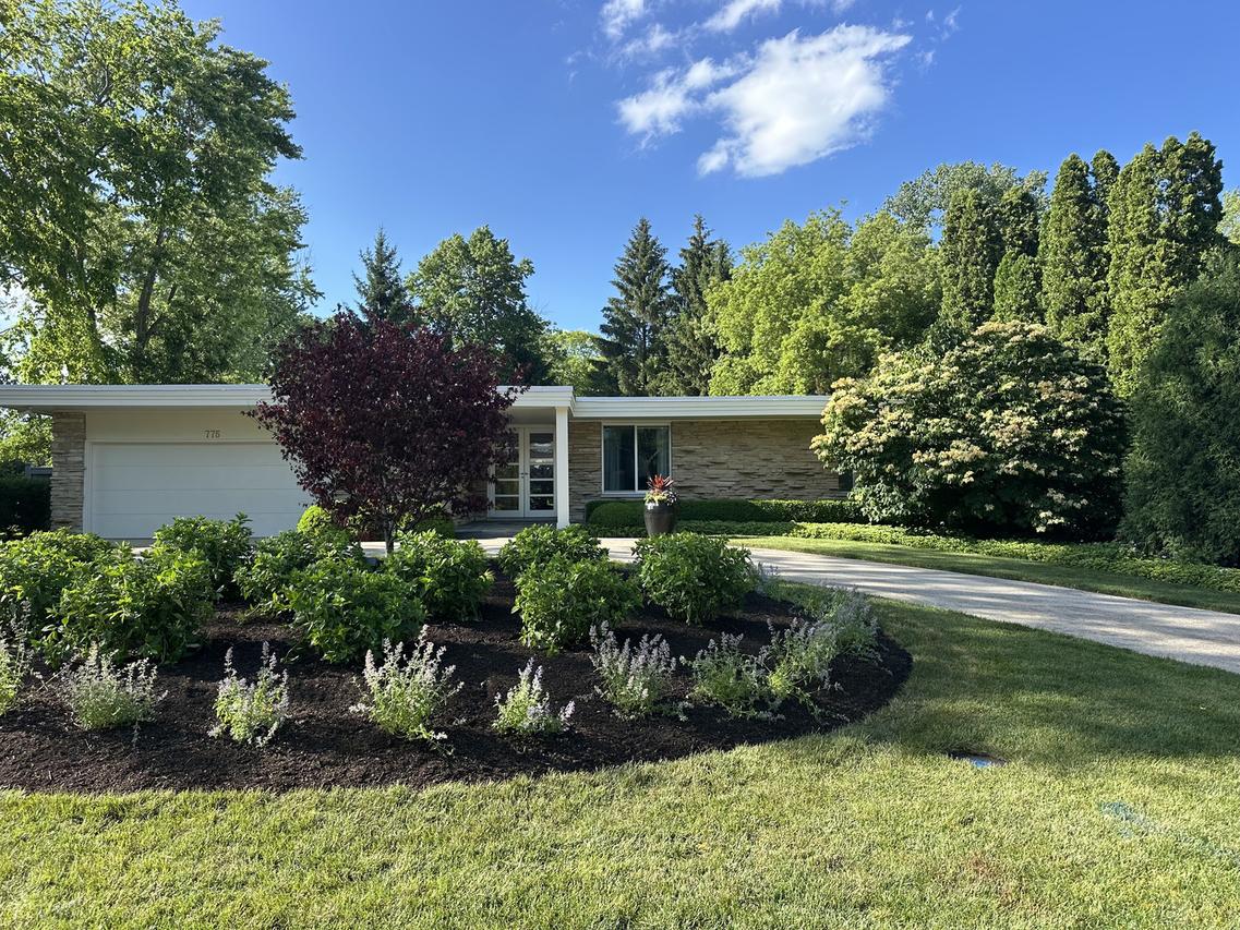 775 Stonegate Dr., Highland Park, IL 60035