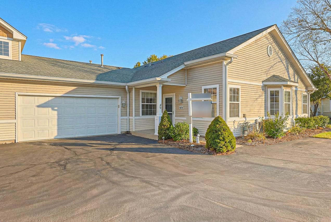 11676 River Ter., Huntley, IL 60142