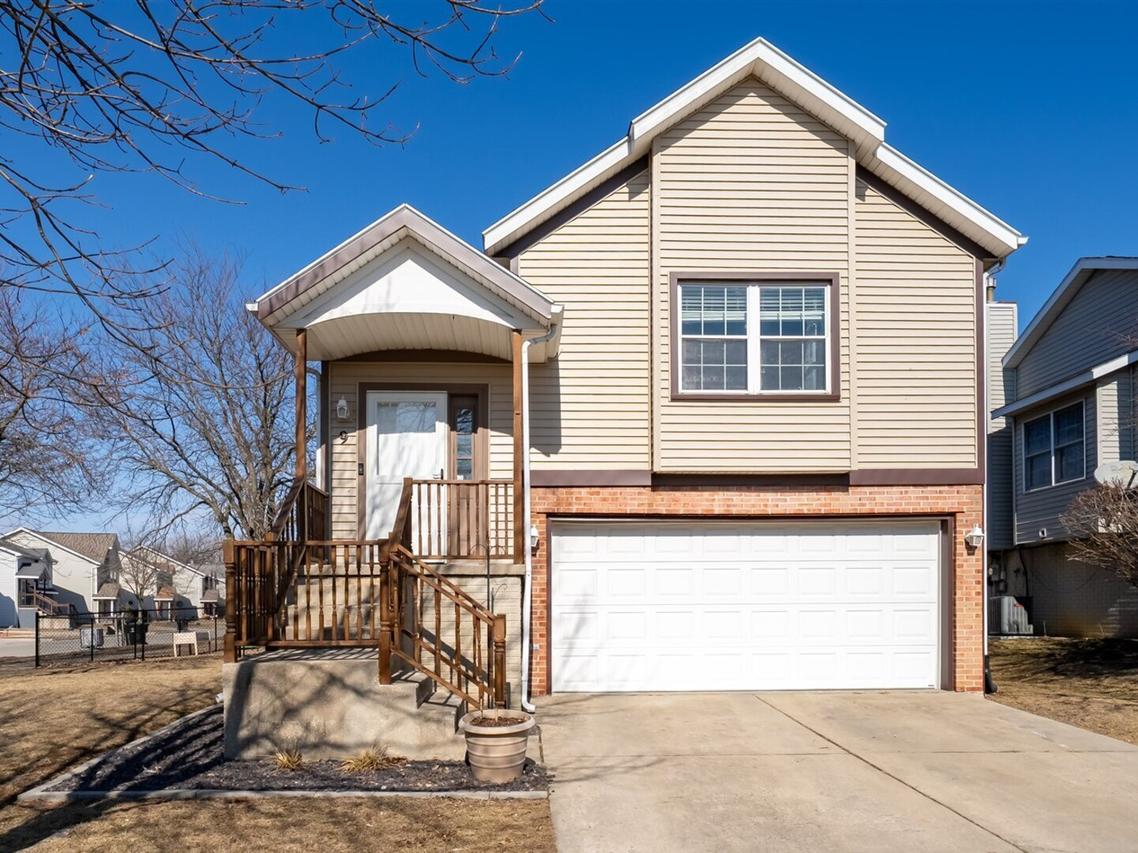 9 Parkshores Dr., Bloomington, IL 61701