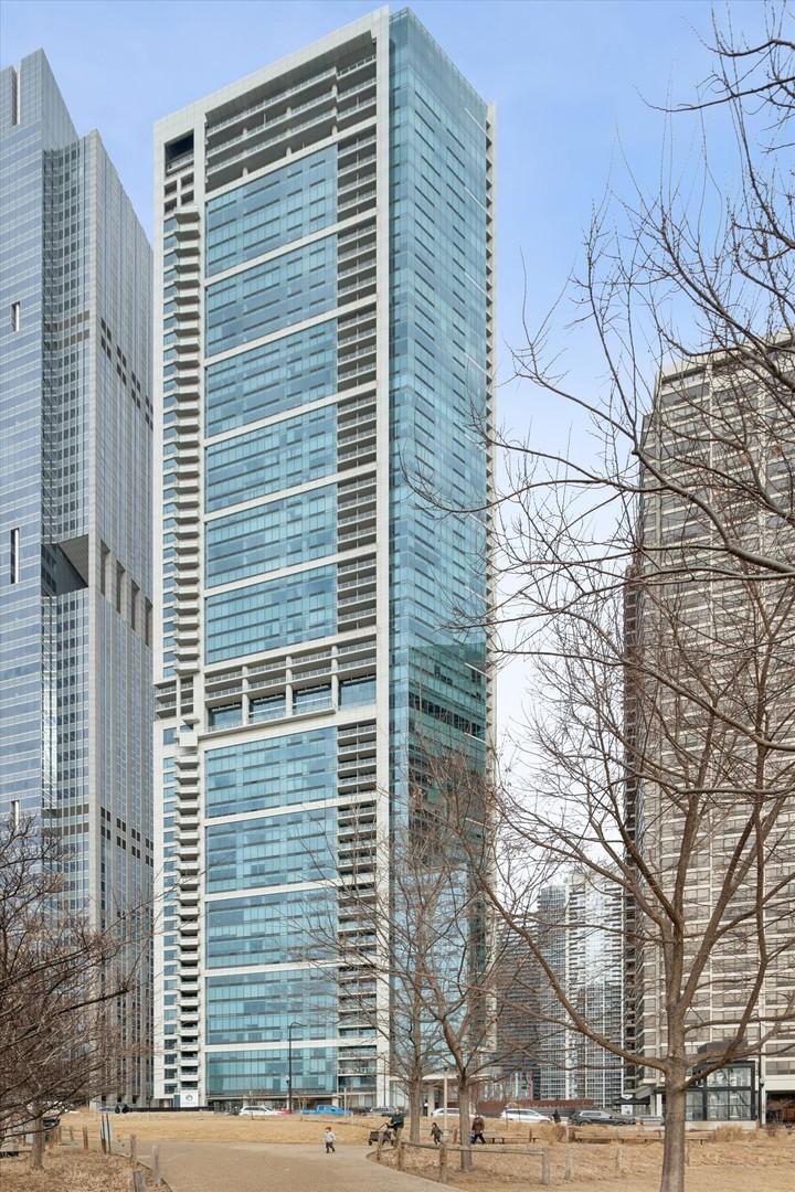 340 E Randolph St. #905, Chicago, IL 60601