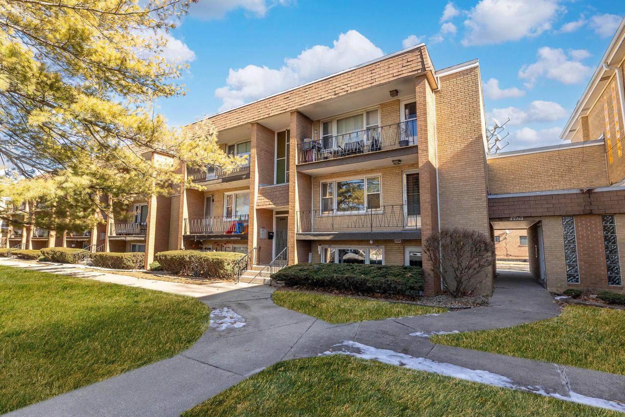 6419 S Oak Park Ave. #E-16, Chicago, IL 60638