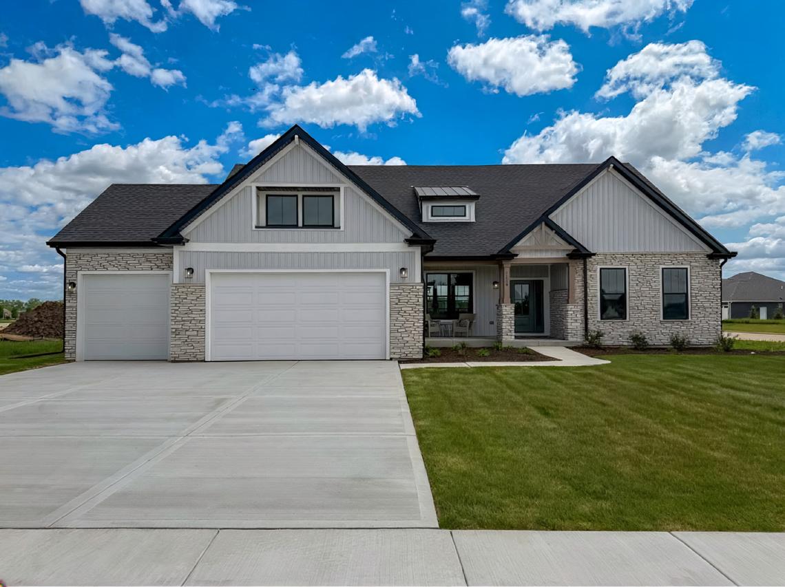 1238 Parkside Dr., Sycamore, IL 60178