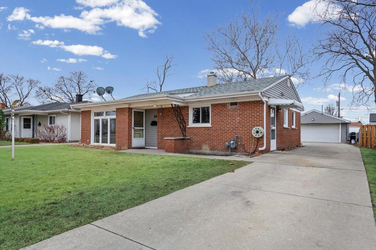 88 W Wayne Pl., Wheeling, IL 60090