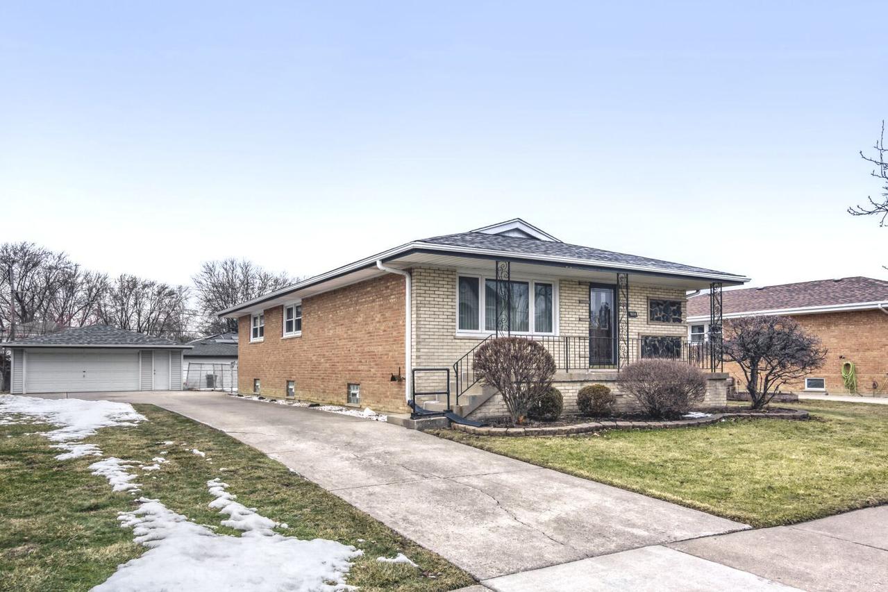 9004 Meade Ave., Oak Lawn, IL 60453