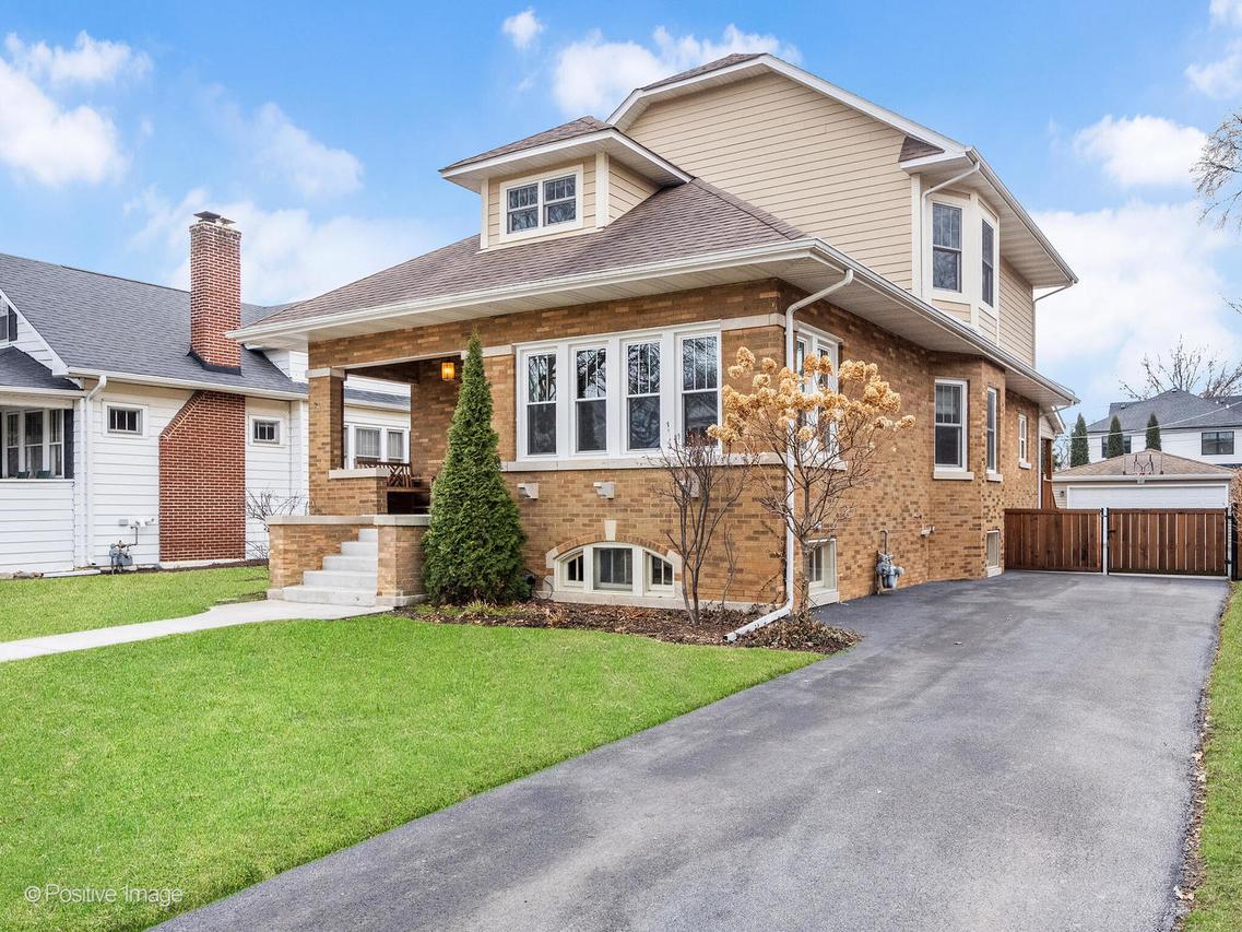 184 E Grantley Ave., Elmhurst, IL 60126