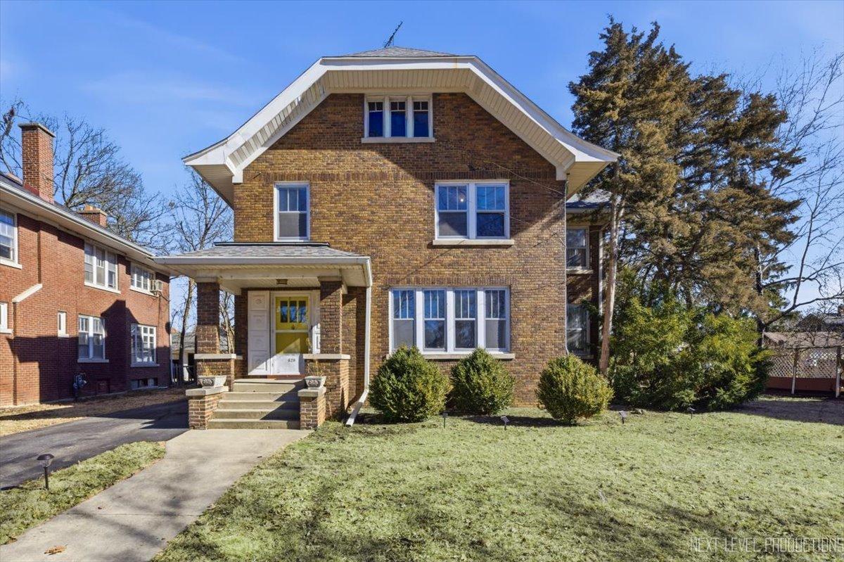 628 Sexton St., Aurora, IL 60505