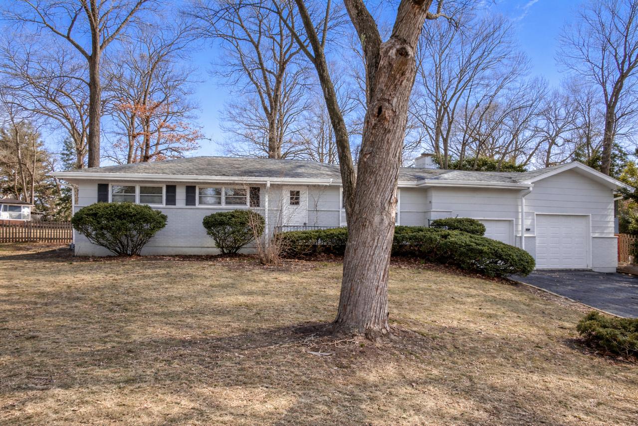 1348 Dairy Ln., Mundelein, IL 60060