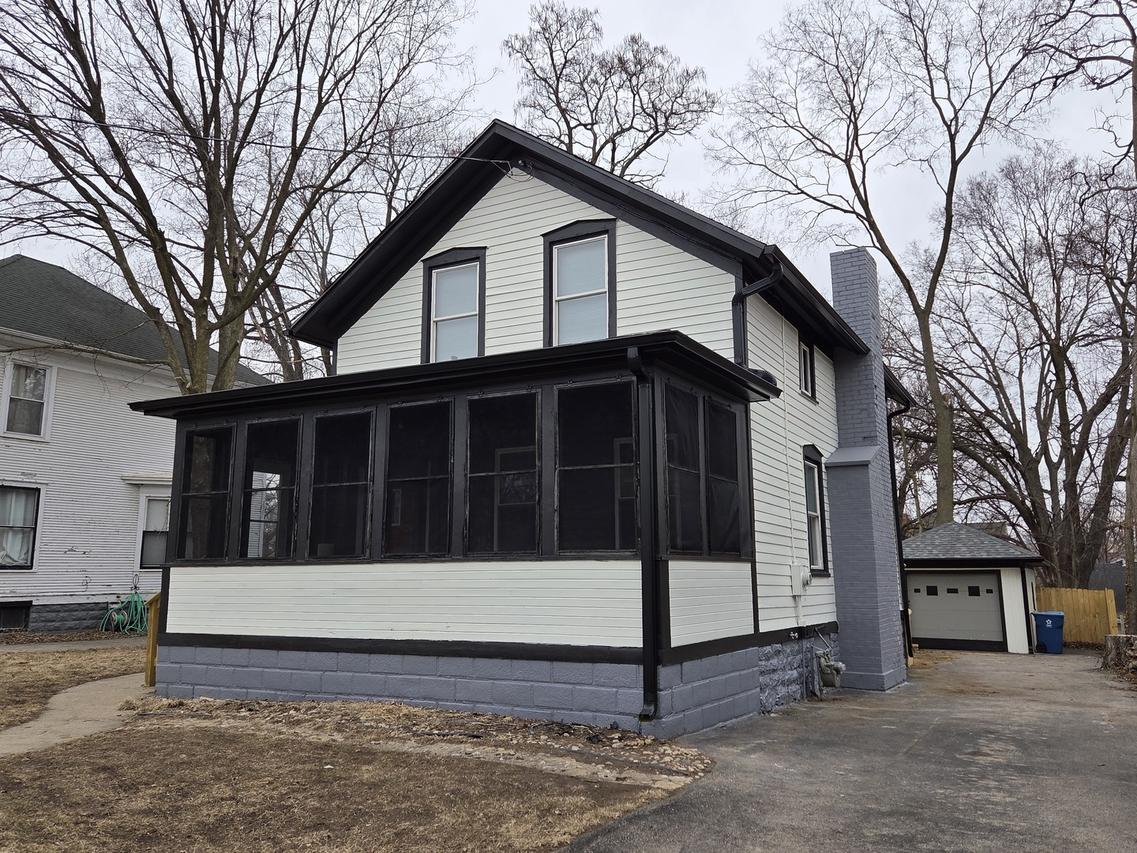 313 W 6th St., Dixon, IL 61021