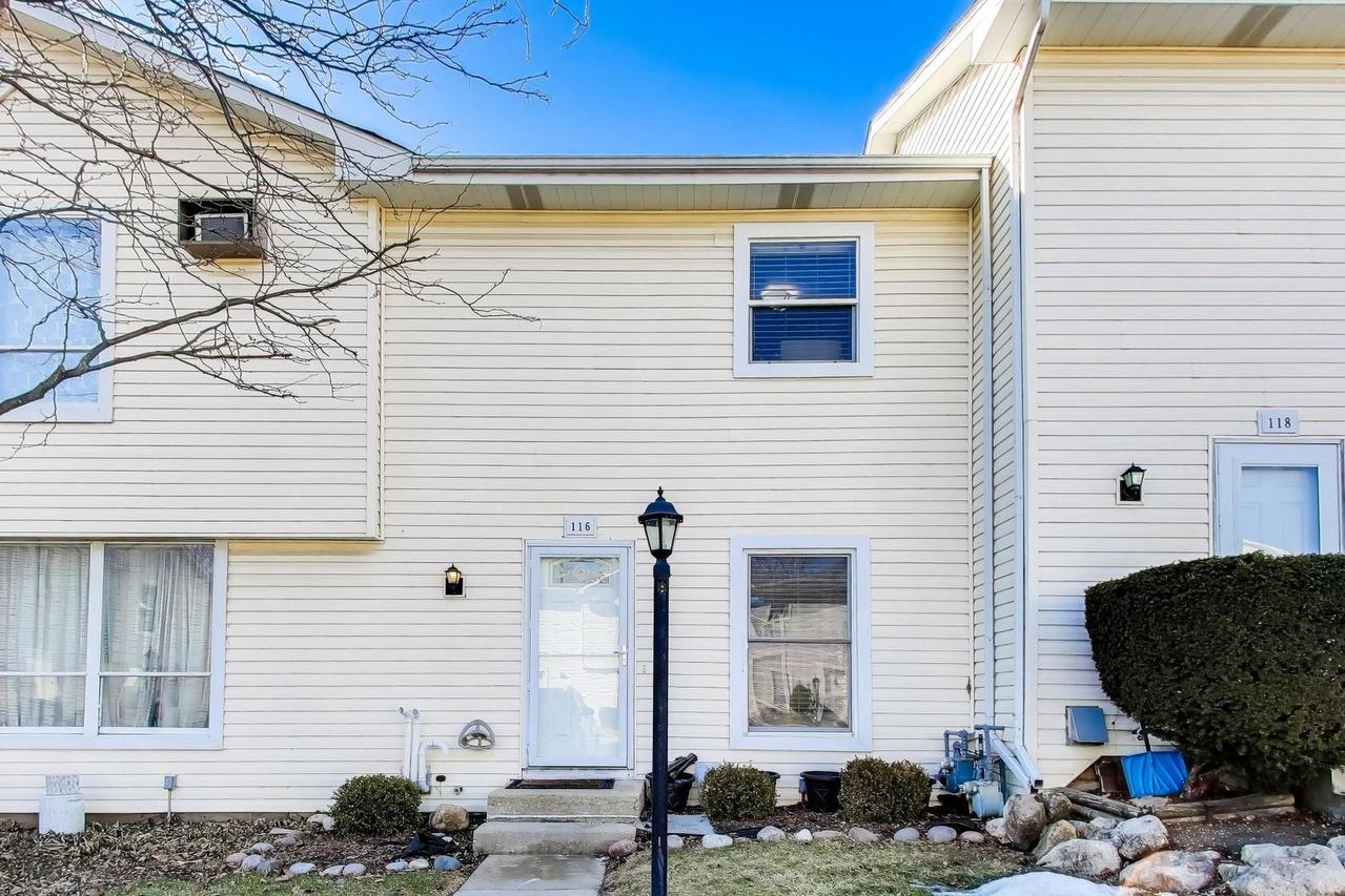 116 Raintree Ct., Aurora, IL 60504