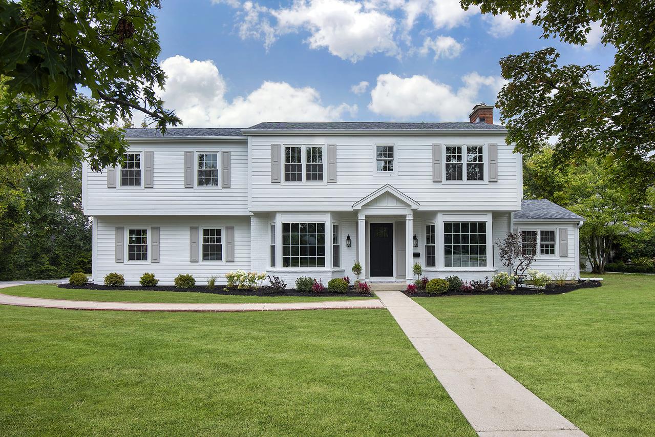 2348 Ash Ln., Northbrook, IL 60062