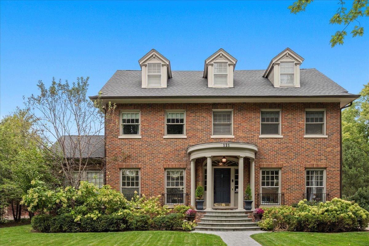 121 Robsart Rd., Kenilworth, IL 60043