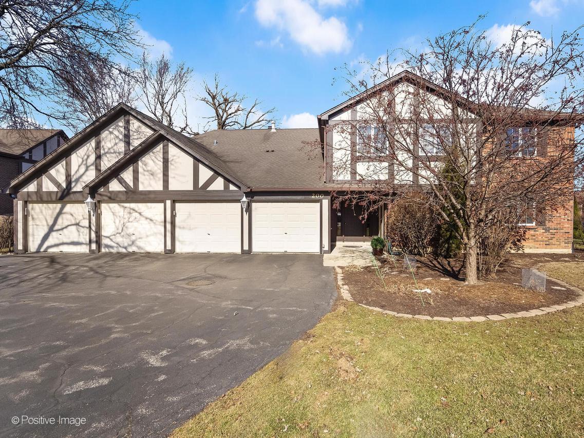 200 Brookside Ln. #A, Willowbrook, IL 60527