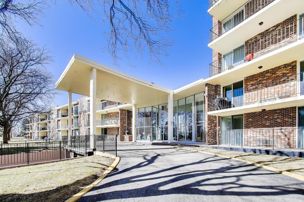 1150 E Jackson St. #4F, Lombard, IL 60148