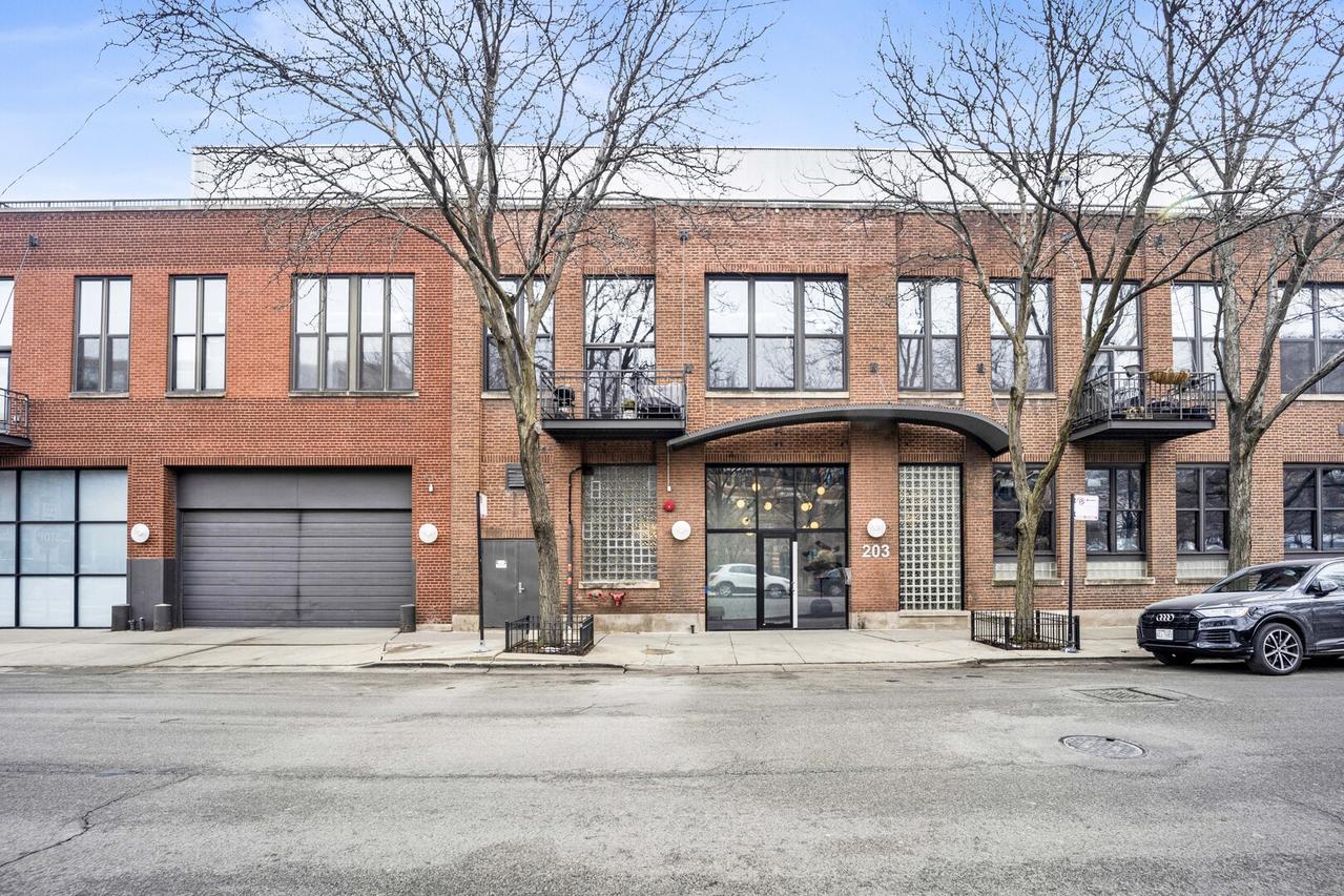 [Address Hidden by Seller], Chicago, IL 60607