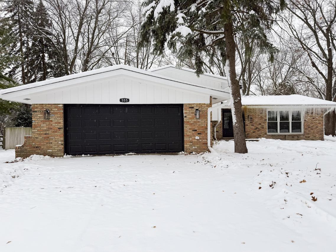 28W555 Leverenz Rd., Naperville, IL 60564
