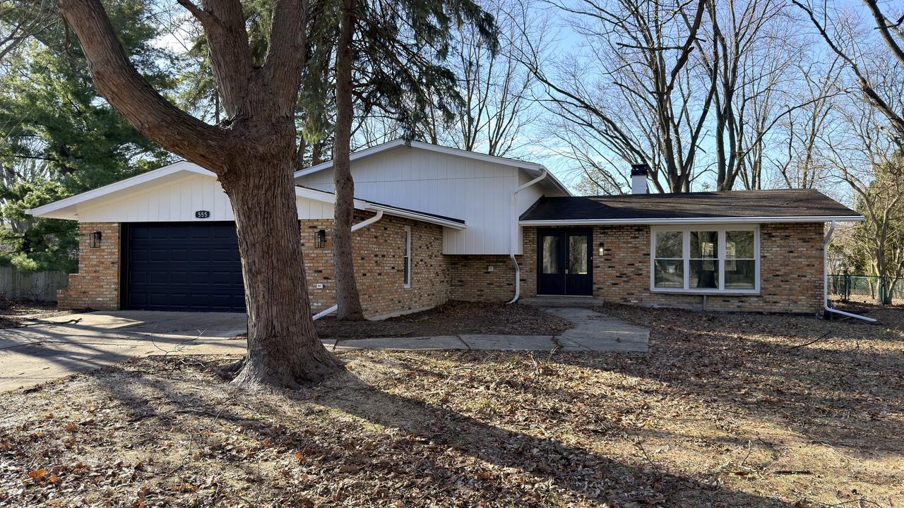 28W555 Leverenz Rd., Naperville, IL 60564