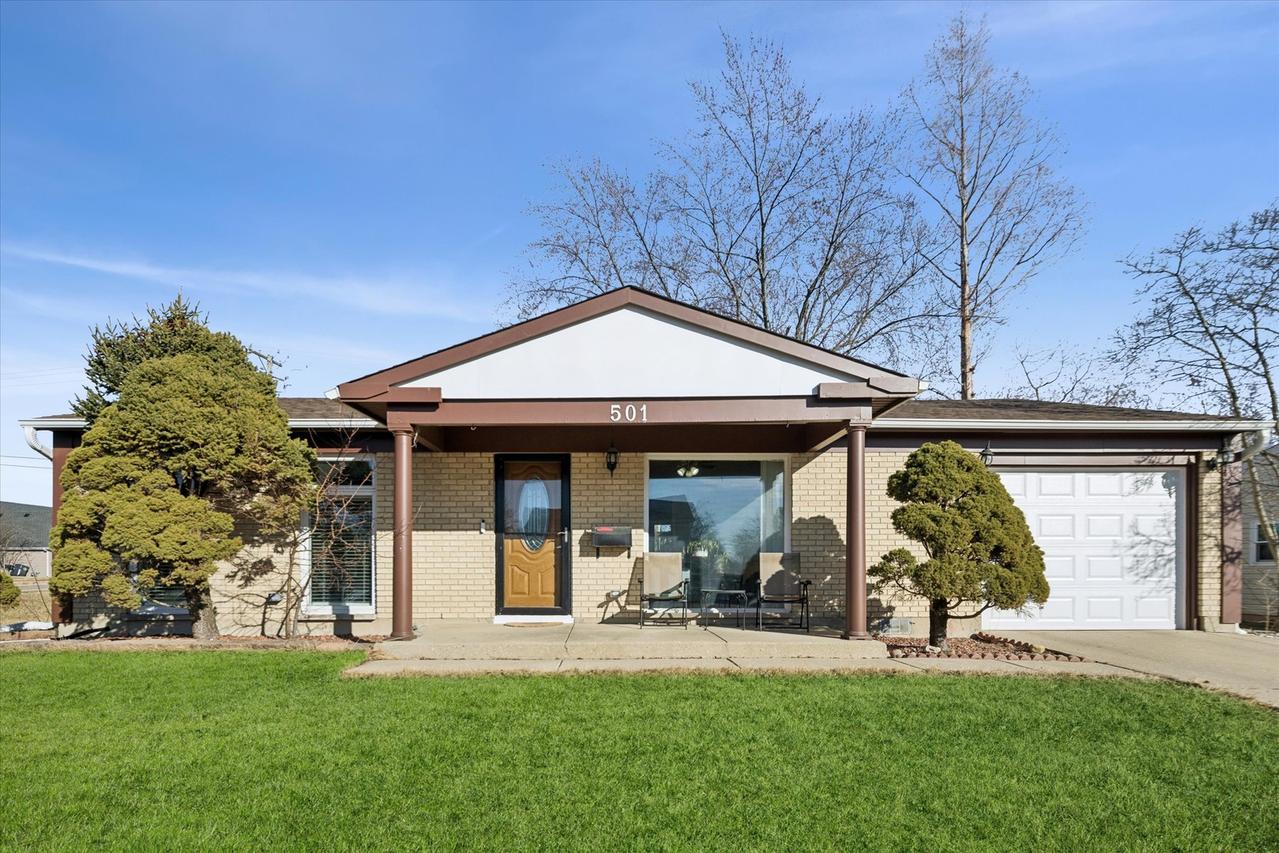 501 Newberry Dr., Streamwood, IL 60107