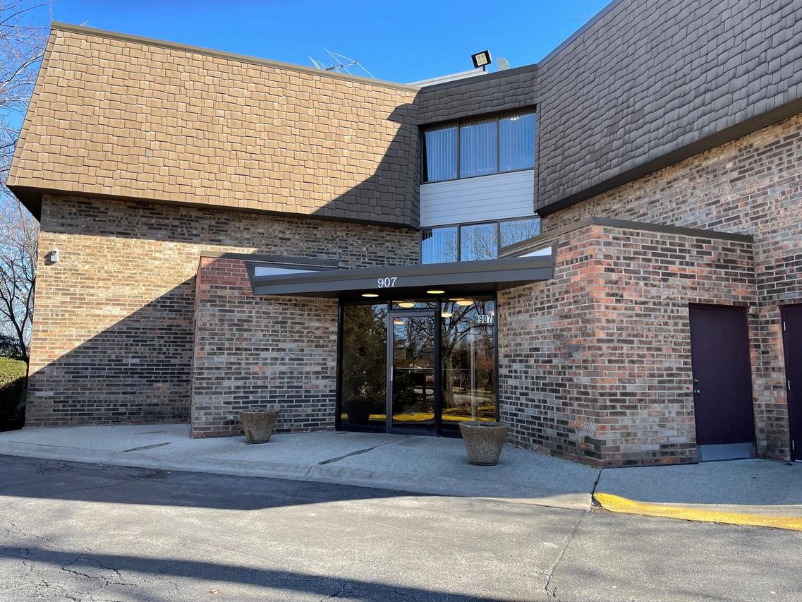 907 S Williams St. #107, Westmont, IL 60559