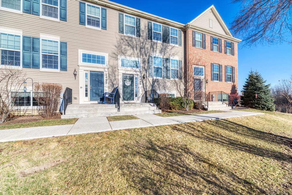 1499 Deer Pointe Dr., South Elgin, IL 60177