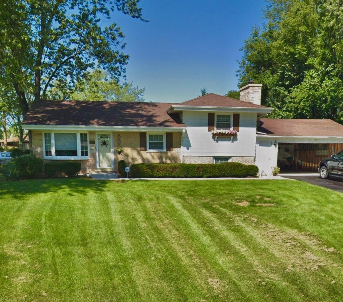 7802 Warwick Ave., Darien, IL 60561