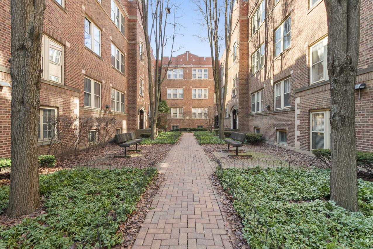 219 N Oak Park Ave. #1E, Oak Park, IL 60302