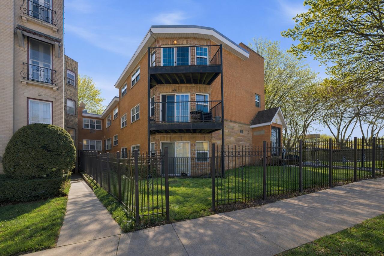 1937 W Pratt Blvd. #2N, Chicago, IL 60626