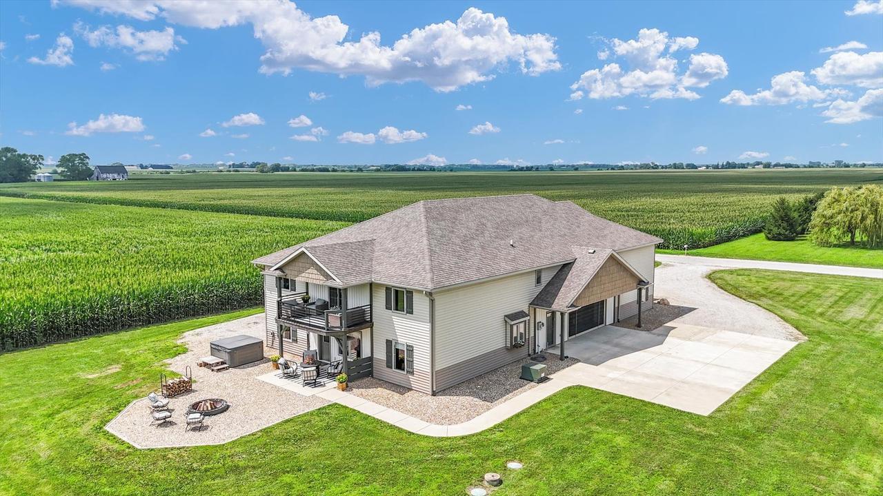 2297 County Road 1200 Rd., Sidney, IL 61877