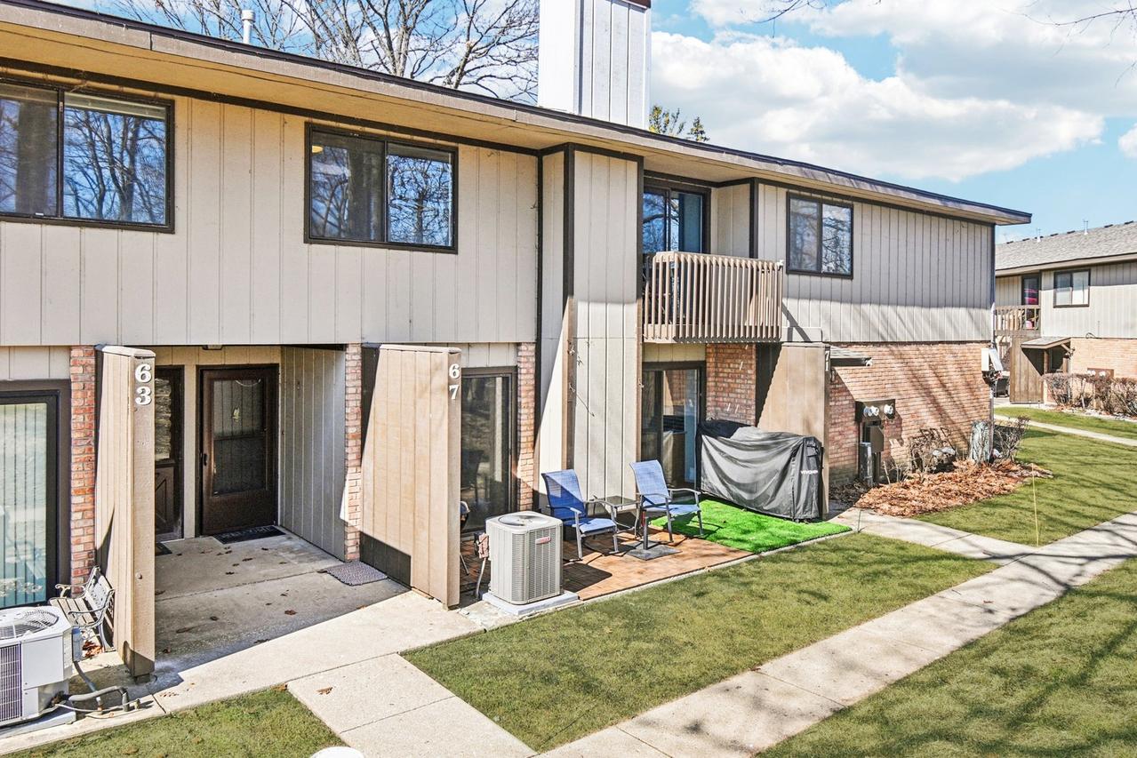 67 Woodhills Bay Rd., Fox Lake, IL 60020