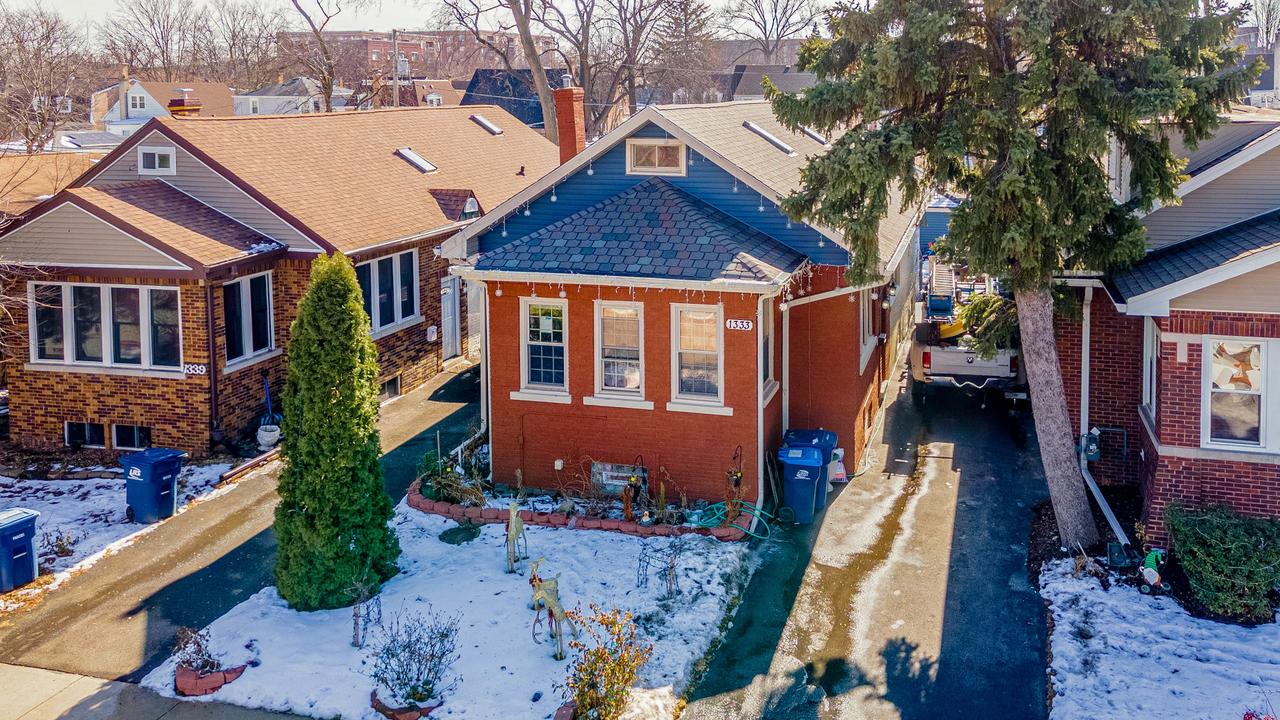 1333 Willow Ave., Des Plaines, IL 60016