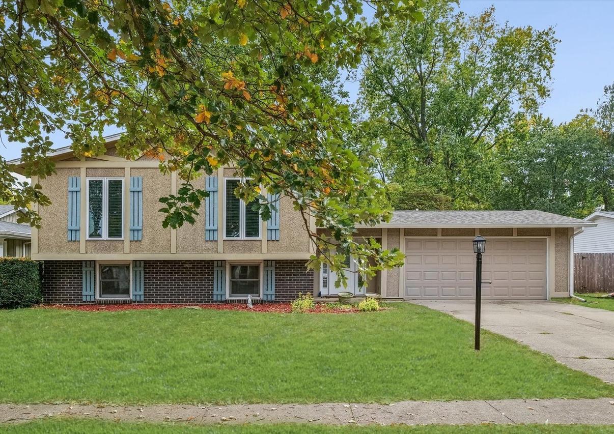 2313 Glenoak Dr., Champaign, IL 61821