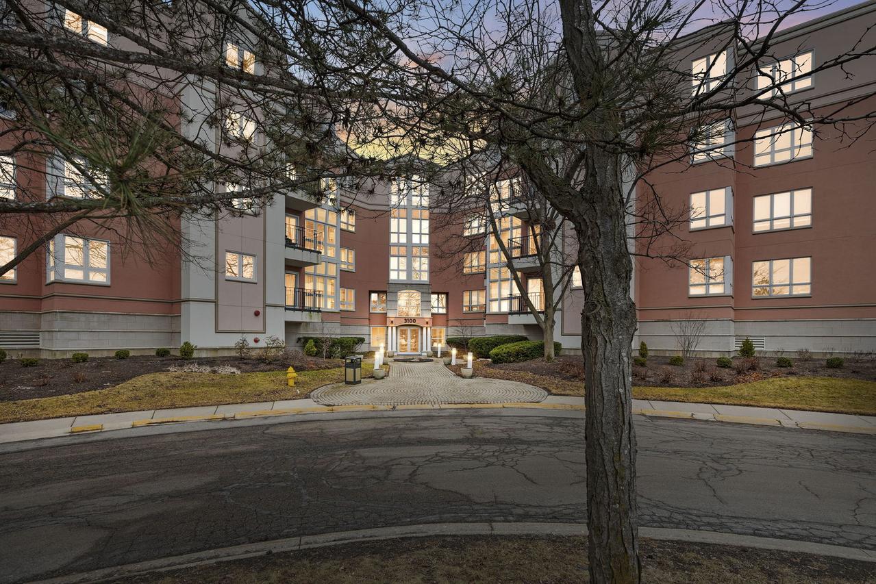 3100 Lexington Ln. #312, Glenview, IL 60026