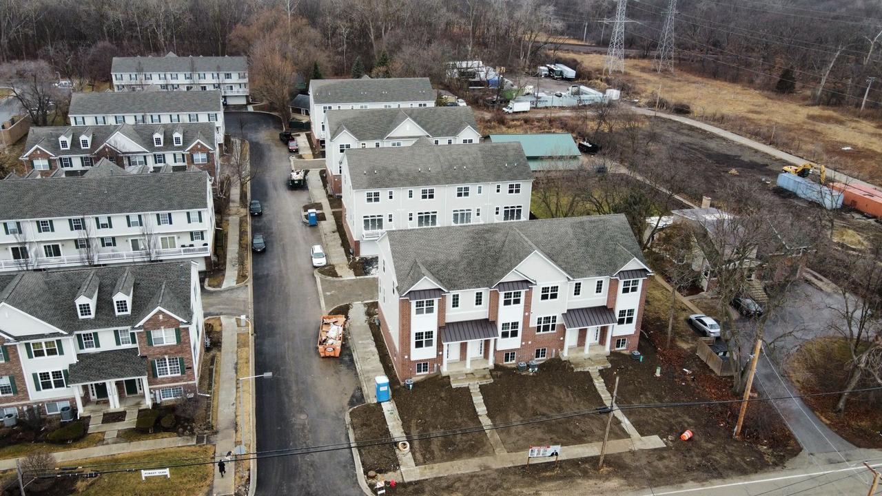 180 Eli Ct., Des Plaines, IL 60016