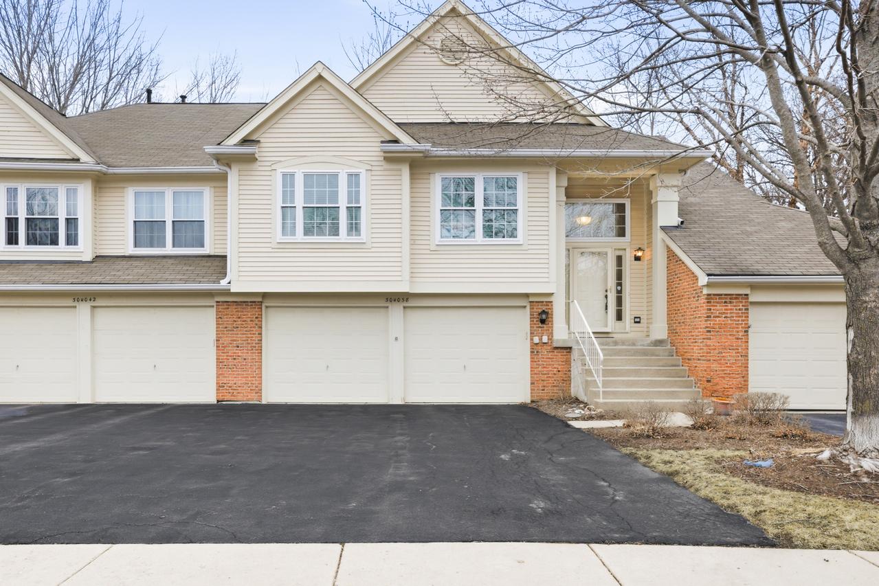 30W038 Willow Ln. #D, Warrenville, IL 60555
