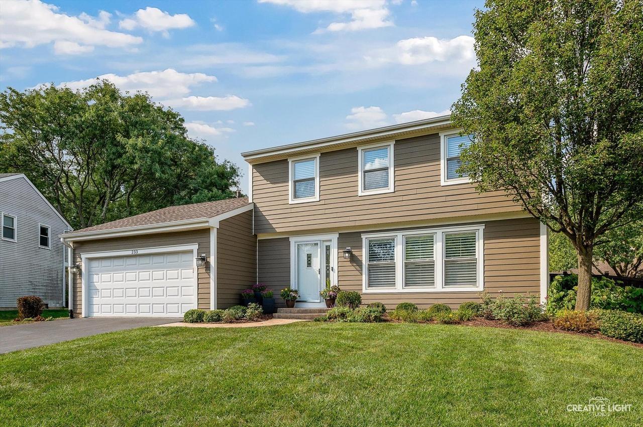 233 Briarheath Ln., Naperville, IL 60565