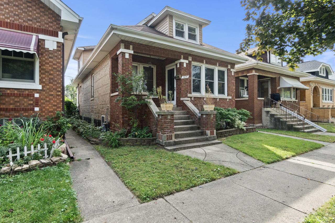 3825 Kenilworth Ave., Berwyn, IL 60402