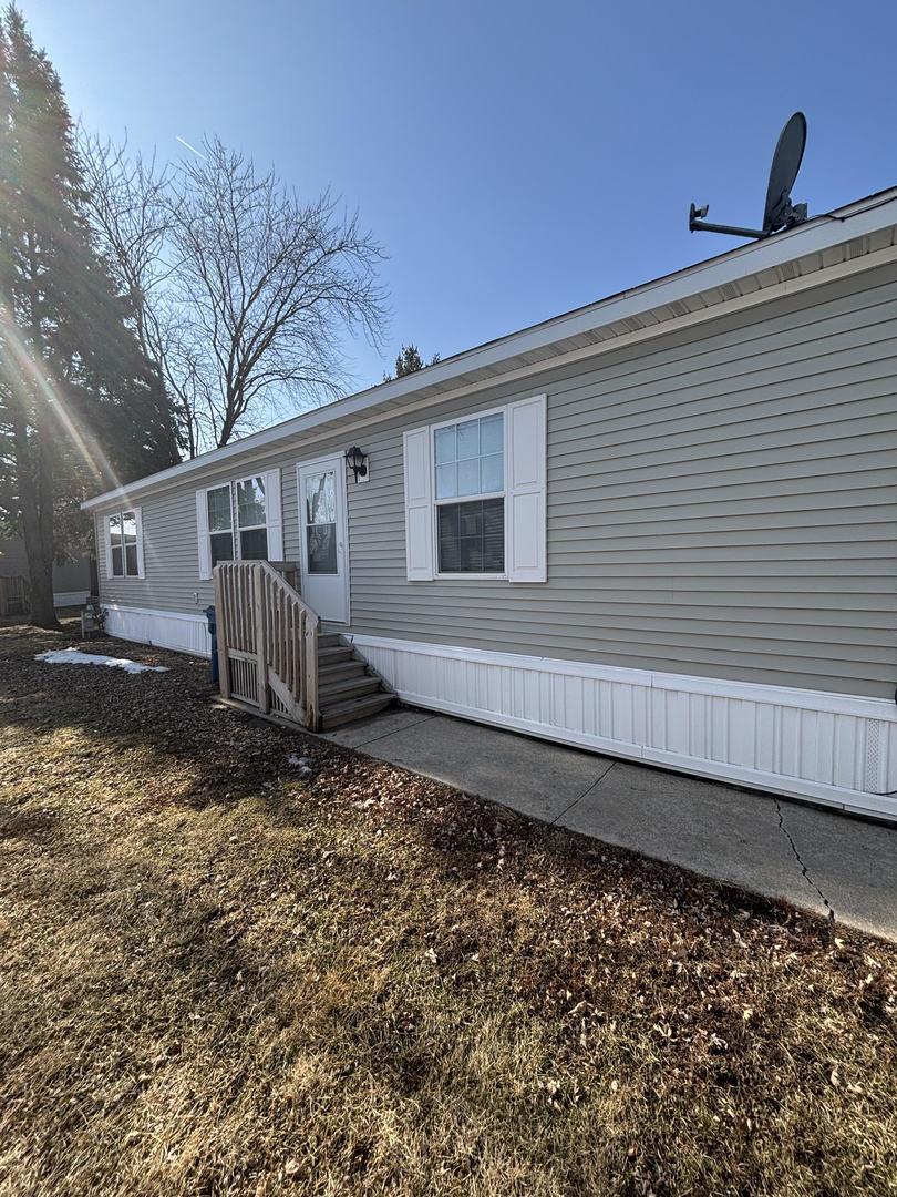 186 Carriage Ln., Sauk Village, IL 60411