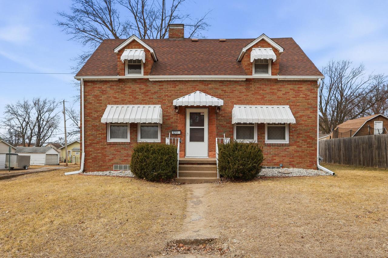 325 23rd St., East Moline, IL 61244
