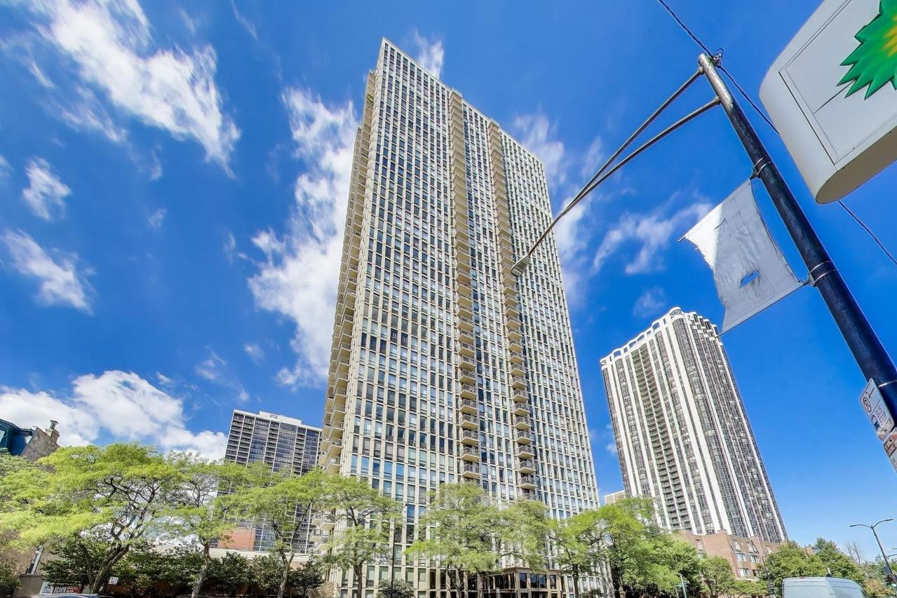 1660 N La Salle Dr. #410, Chicago, IL 60614