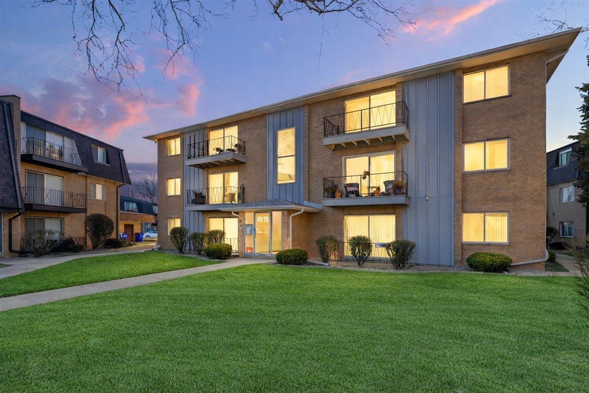 4819 W 109th St. #3-103, Oak Lawn, IL 60453