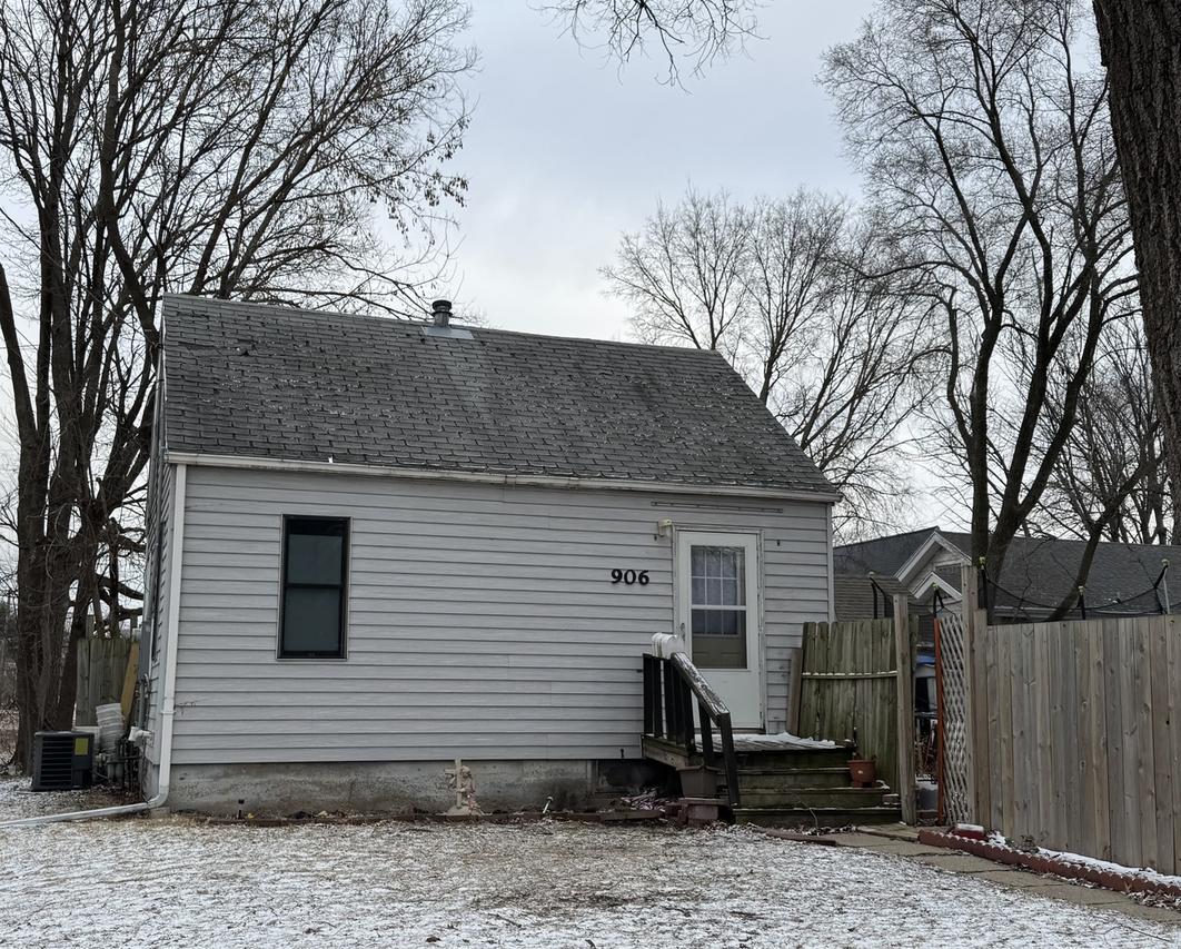 906 Avenue G, Sterling, IL 61081