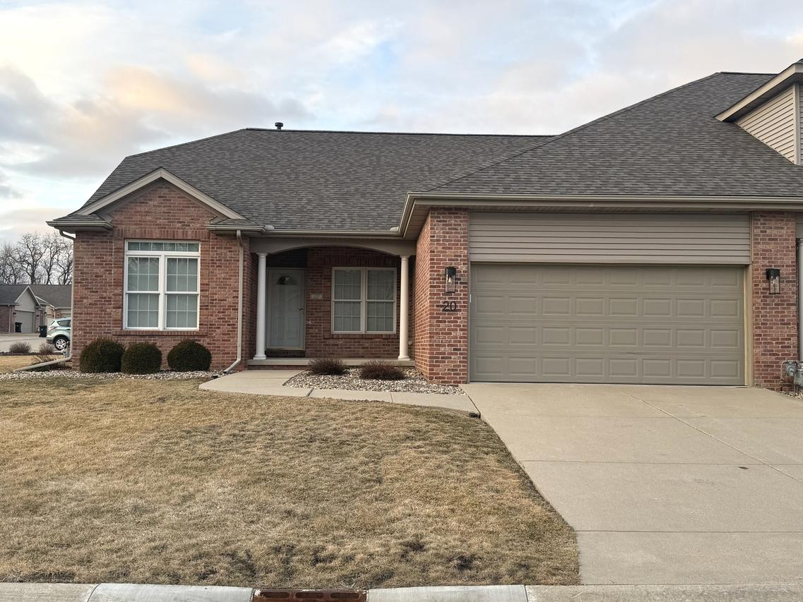 20 Laurel Wood Dr., Bloomington, IL 61704