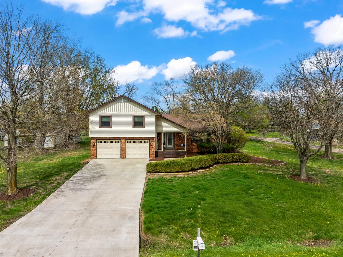 15878 Old Orchard Rd., Bloomington, IL 61705