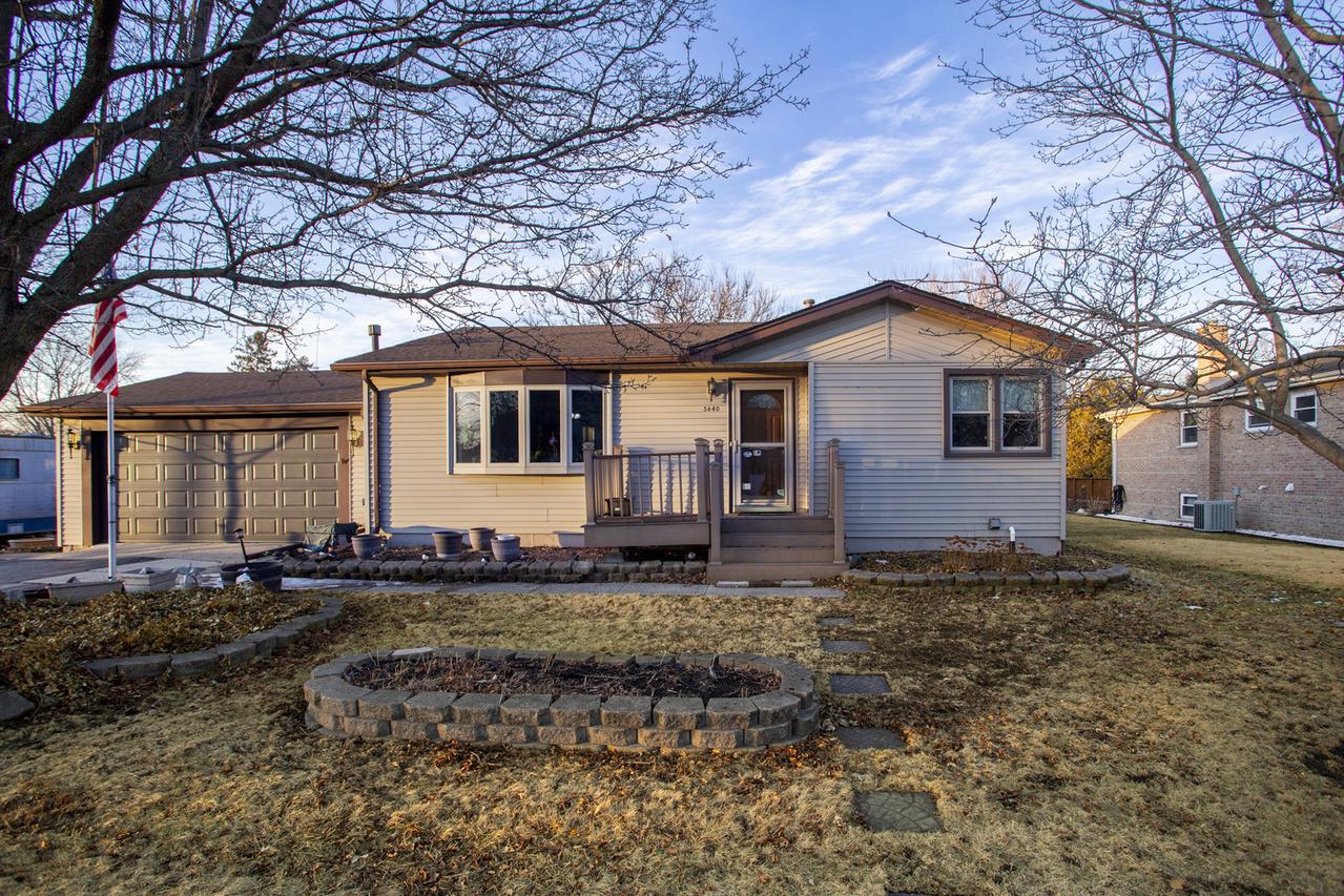 5640 W 84th St., Burbank, IL 60459