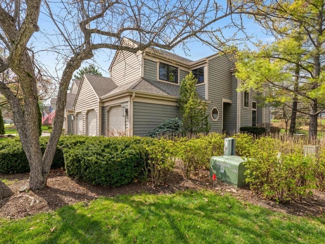 374 White Oak Ln. #1190, Lake Barrington, IL 60010