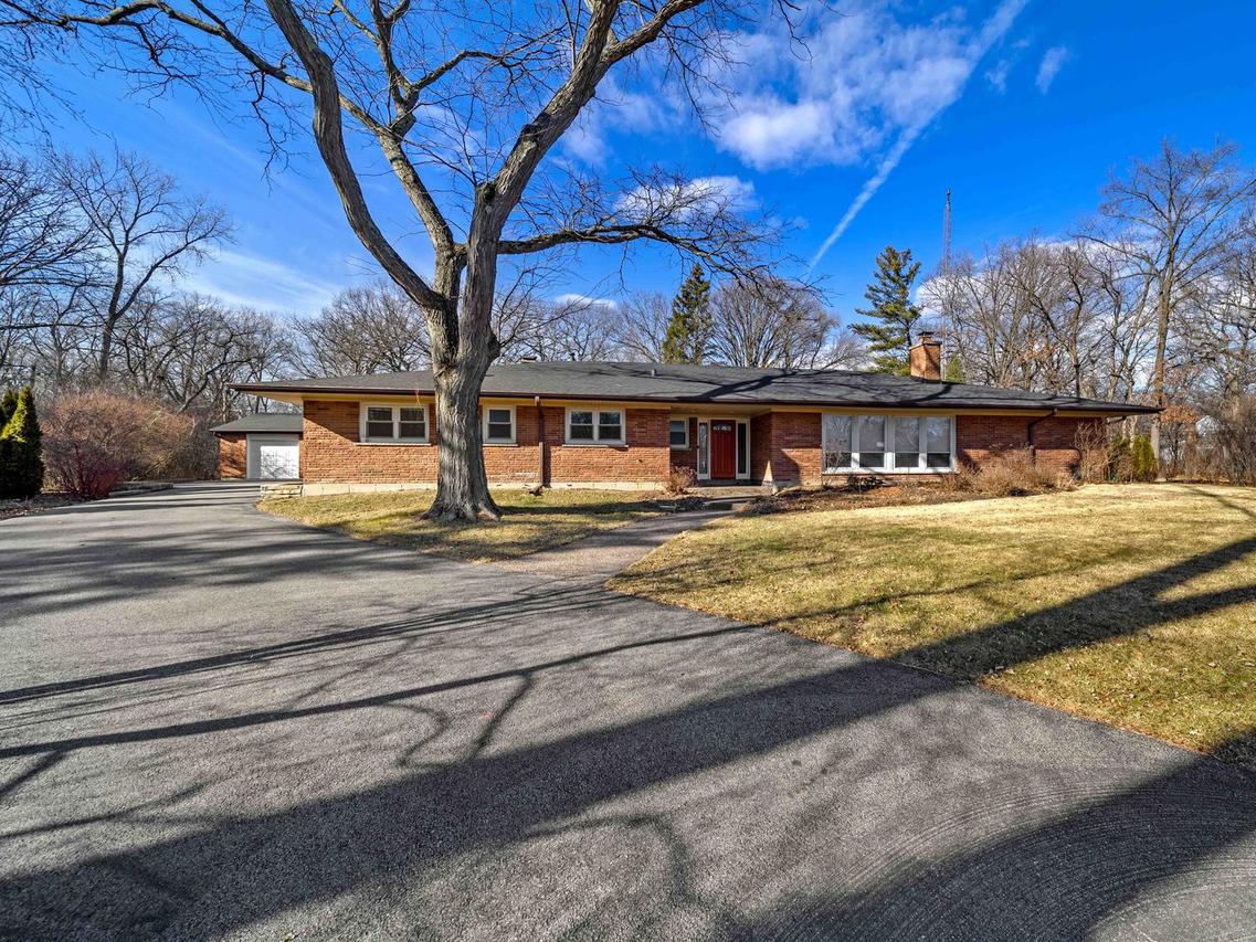 16 Yorkshire Dr., Lincolnshire, IL 60069