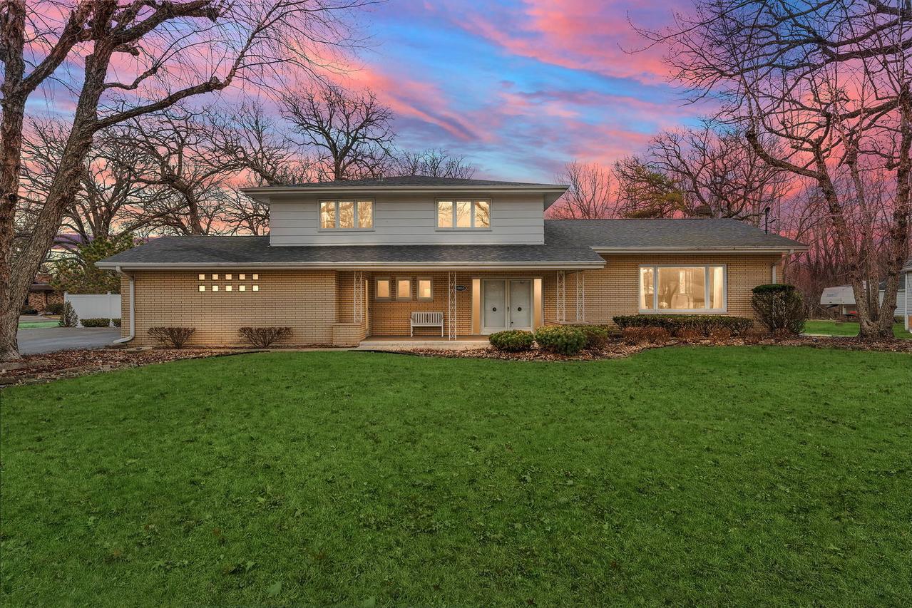 18655 Oakwood Ave., Lansing, IL 60438