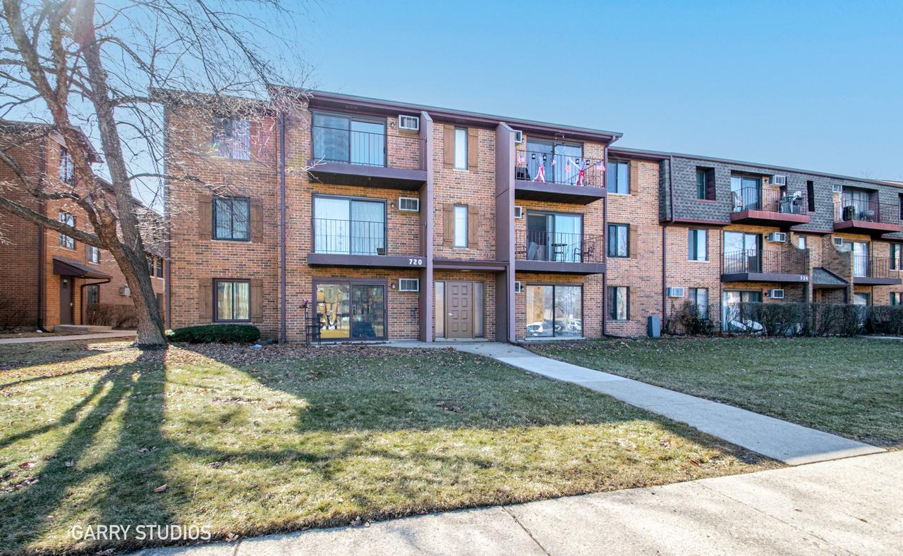 720 N Briar Hill Ln. #5, Addison, IL 60101