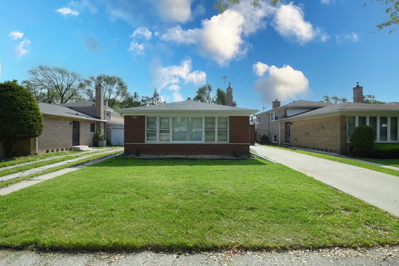 10945 S Lowe Ave., Chicago, IL 60628