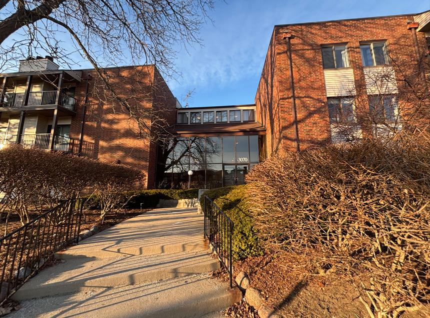 3070 Pheasant Creek Dr. #207, Northbrook, IL 60062