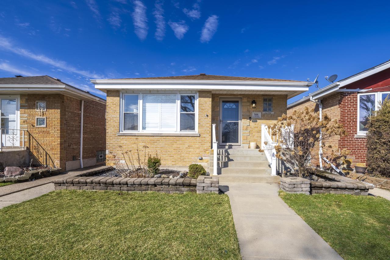 5806 S Menard Ave., Chicago, IL 60638